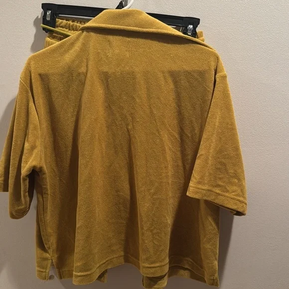 NWT Things Between Terrycloth Button down set Medium - Picture 8 of 10